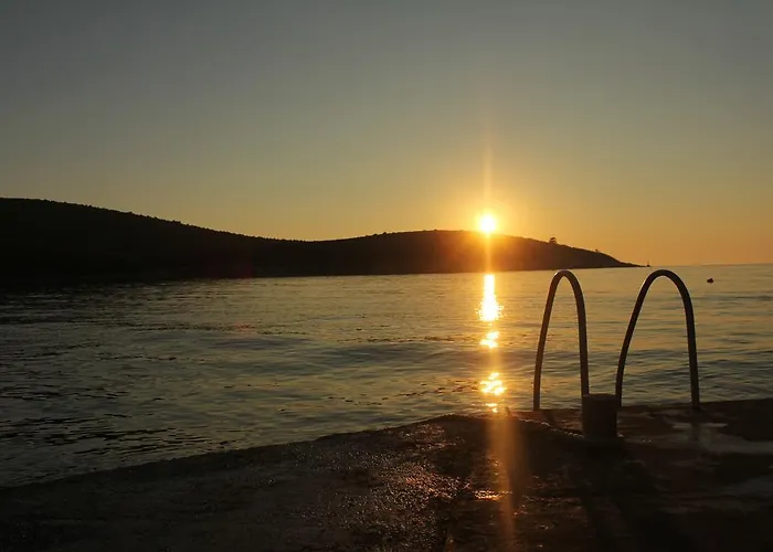 Sunset Hvar * חוואר